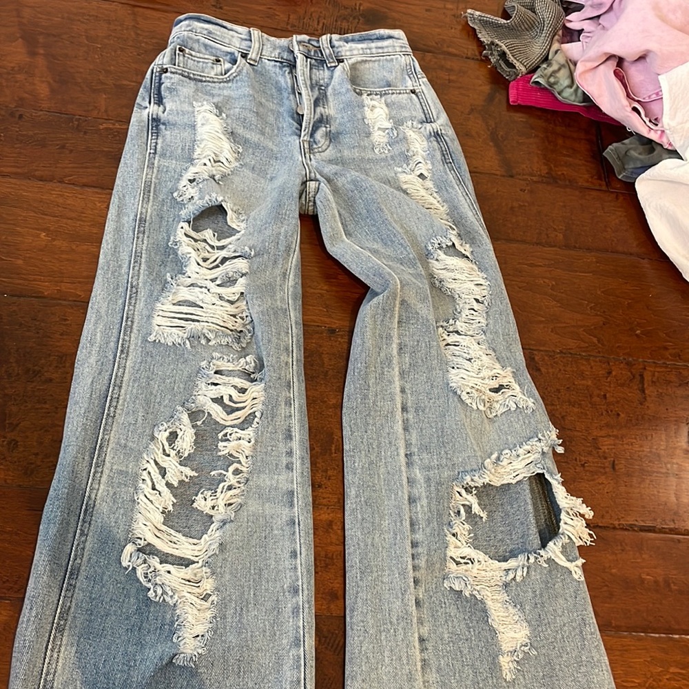 Baggy ripped jeans
